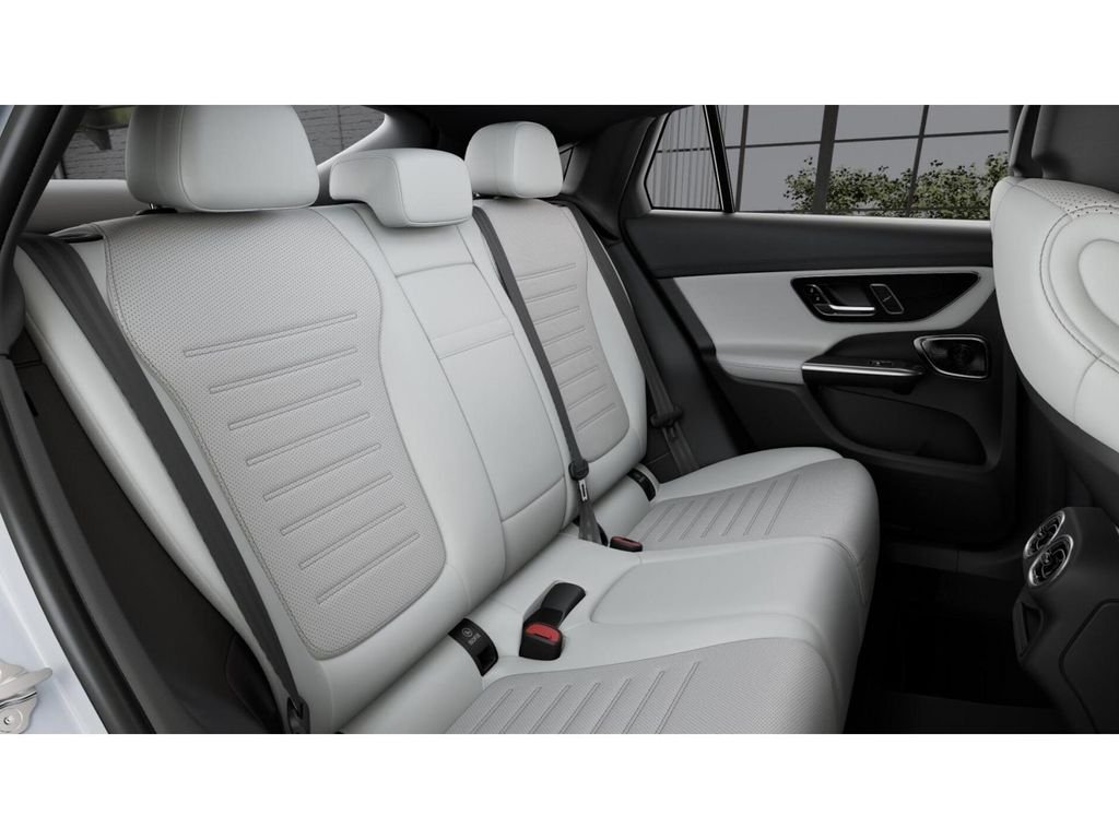 New 2026 Polar White Mercedes-Benz GLC 300 image 5