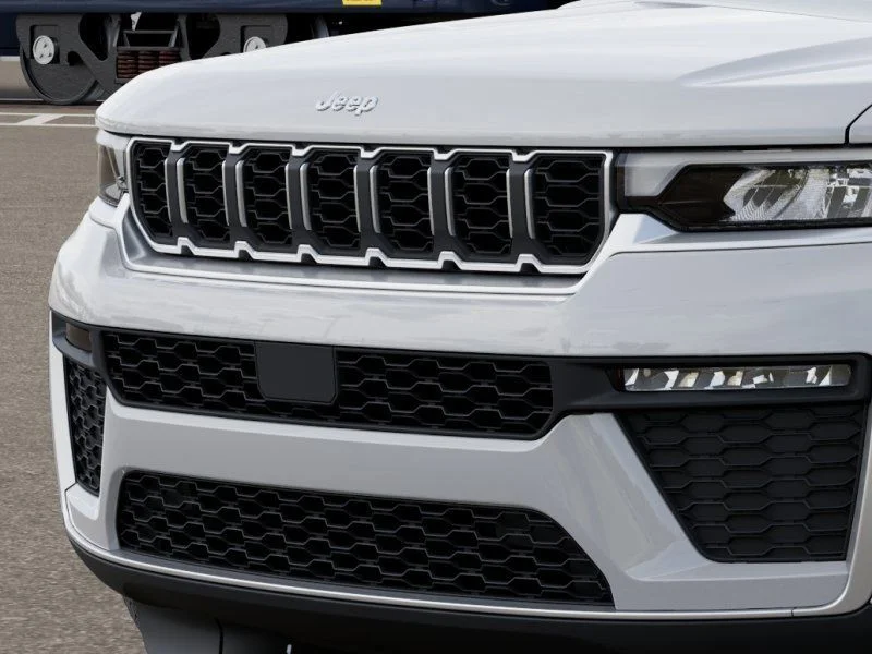 New 2026 Bright White Clear-Coat Exterior Paint Jeep Limited image 12