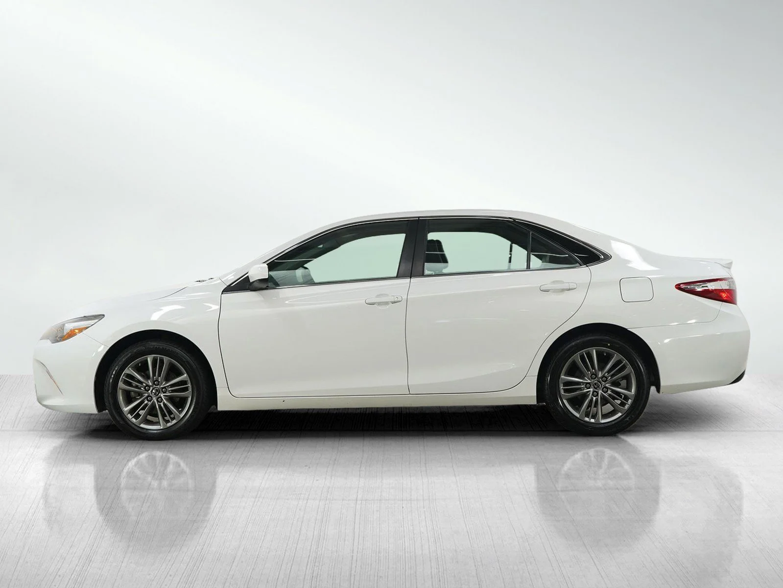Used 2015 Toyota Camry SE with VIN 4T1BF1FK6FU073845 for sale in Hopkins, Minnesota