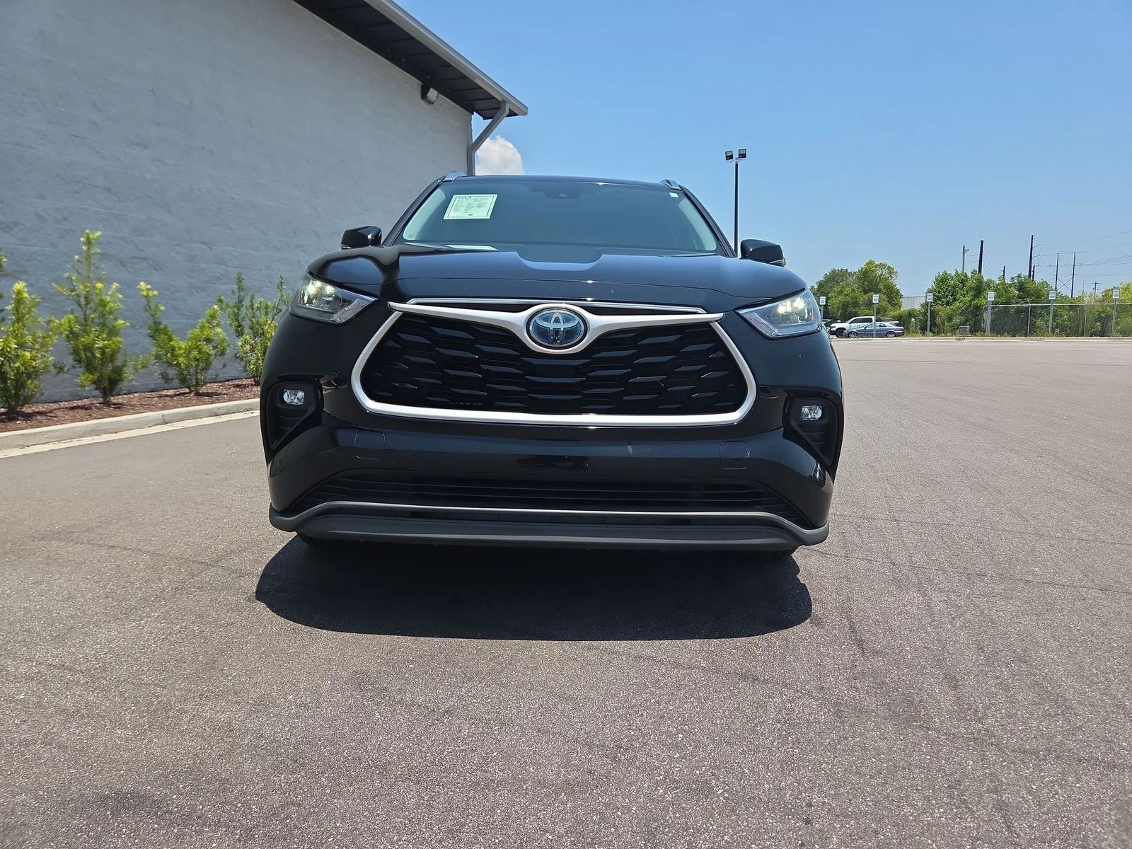 Used 2020 Midnight Black Metallic Toyota XLE image 6