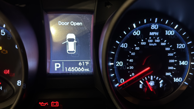 Used 2014 Moonstone Silver Hyundai Base image 10