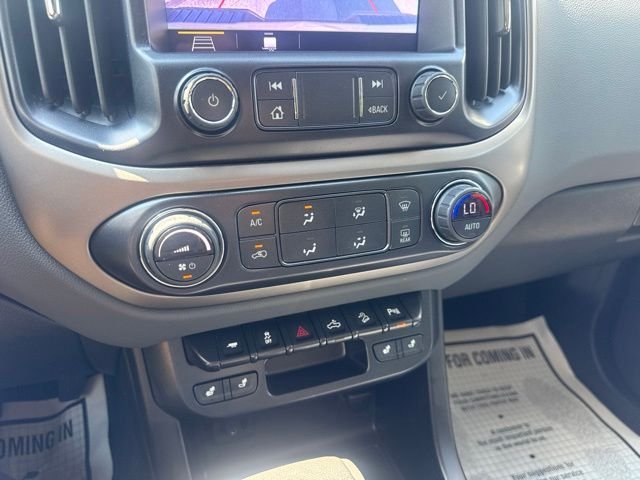 Used 2019 Gray Chevrolet Z71 image 21