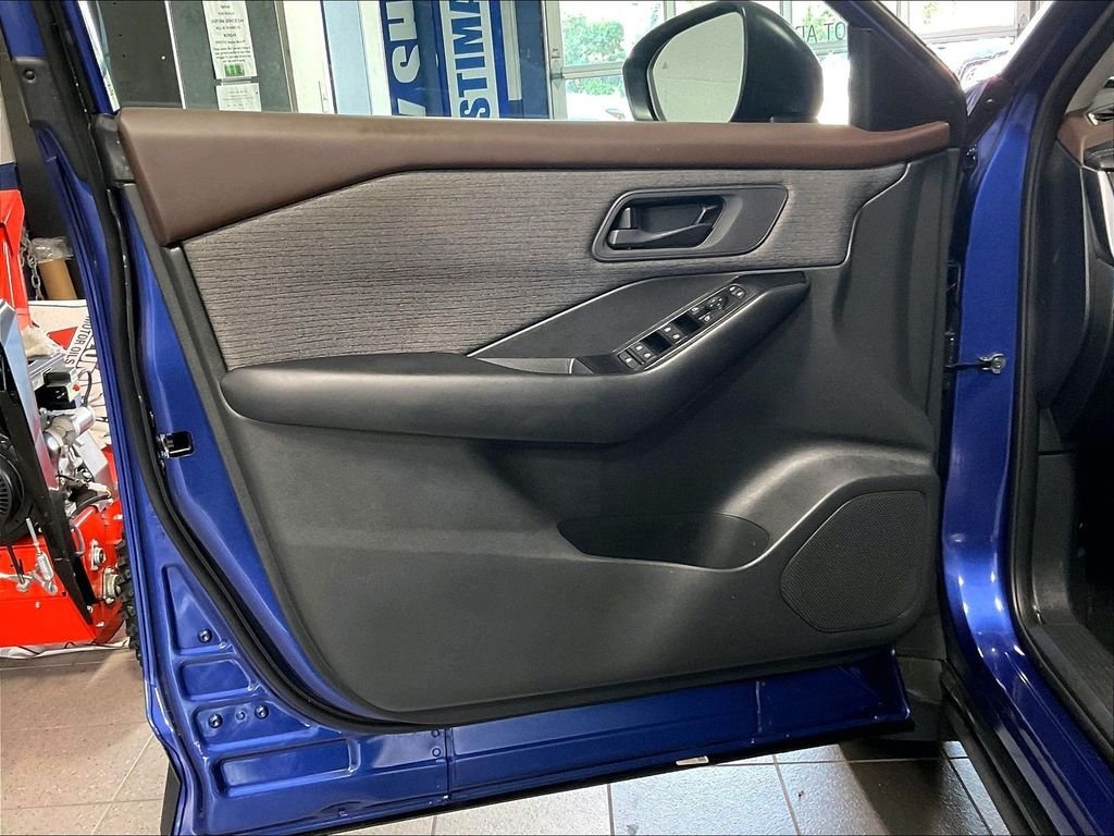 Used 2023 Blue Nissan S image 9
