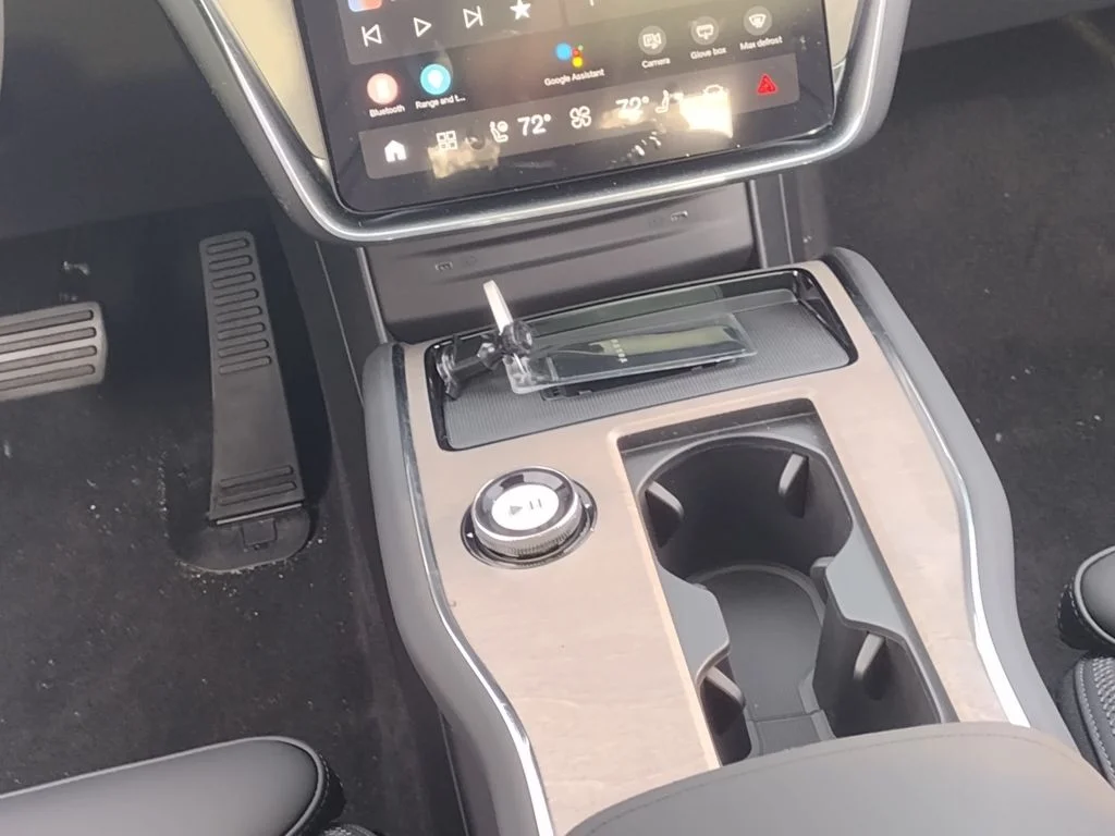 2025 Volvo EX90 Plus - Photo 26