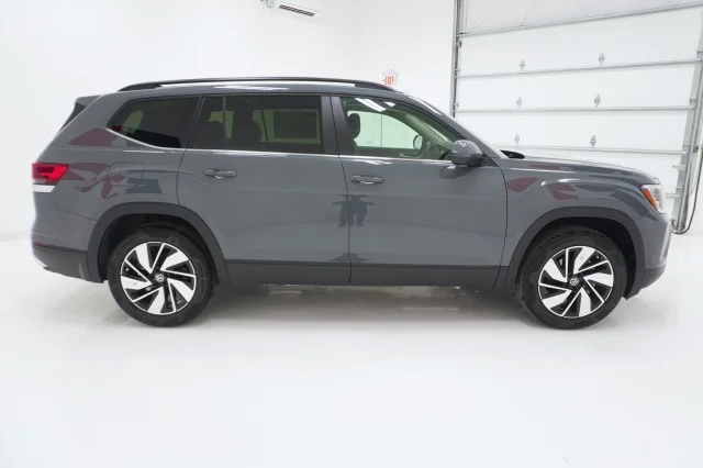 New 2026 Pure Gray Volkswagen 2.0T SE w/Technology image 4