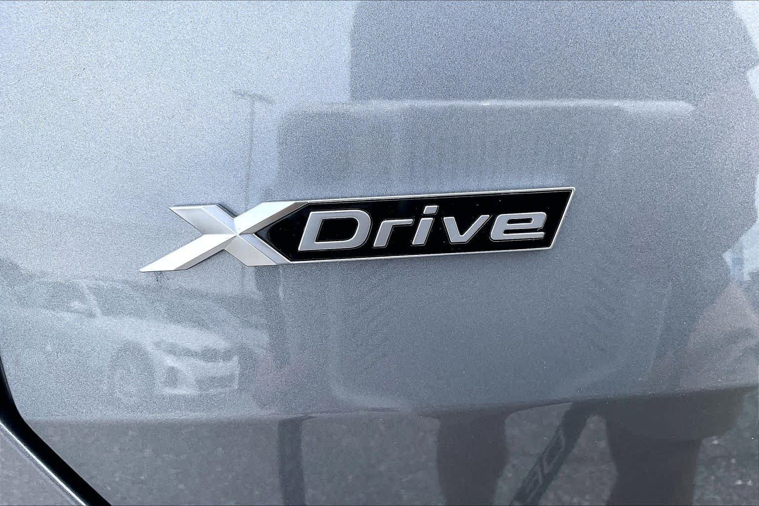 Used 2025 Skyscraper Gray Metallic BMW 30 xDrive image 9