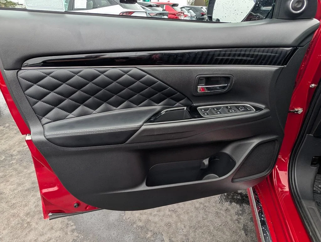Used 2021  Mitsubishi GT image 18
