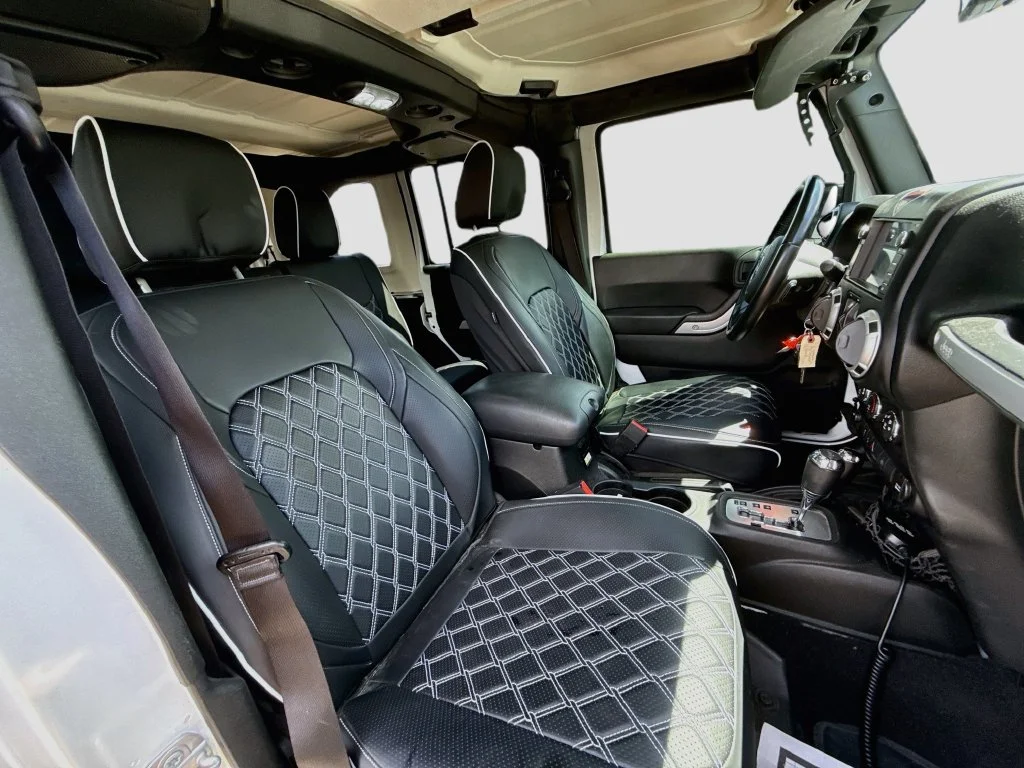 Used 2016 White Jeep Unlimited Rubicon image 31