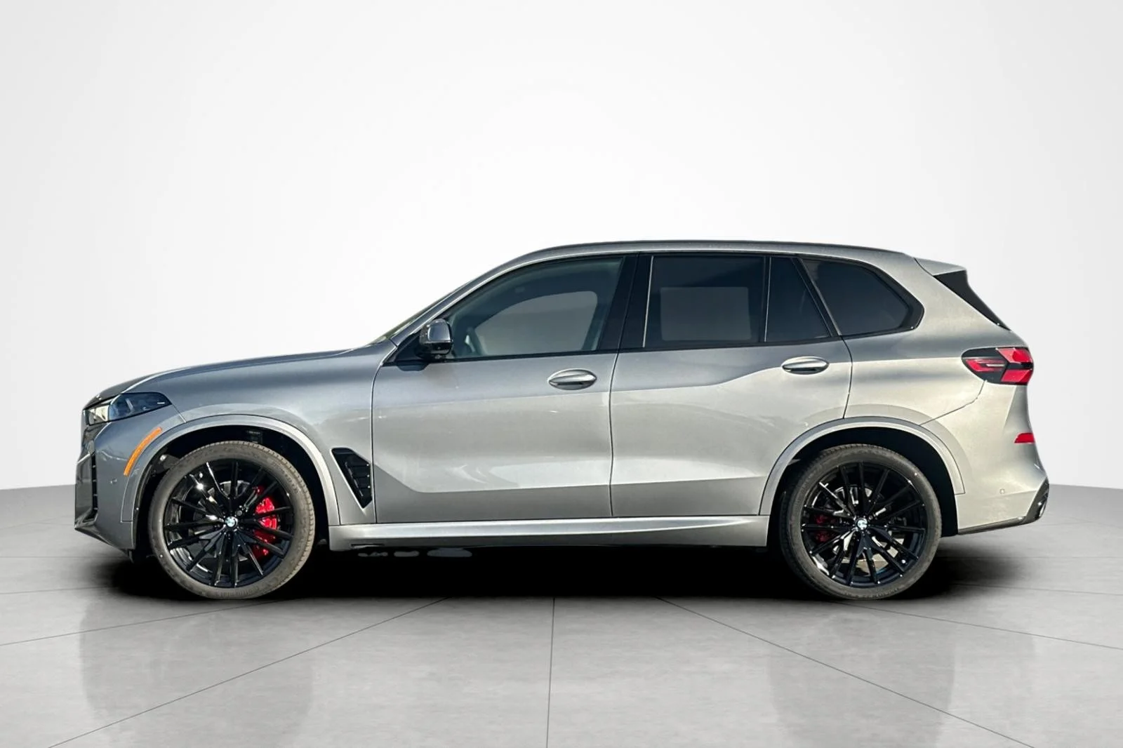 New 2026 Skyscraper Grey Metallic BMW sDrive40i image 2