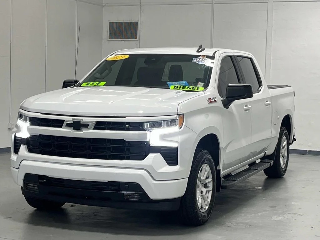 Used 2023 Summit White Chevrolet RST image 4