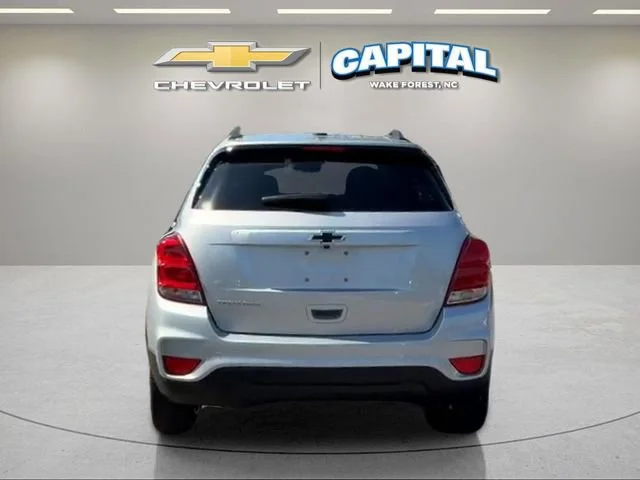 Used 2022 Silver Ice Metallic Chevrolet LT image 4