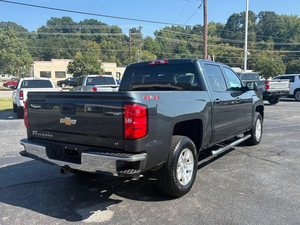 Used 2018 GRAPHITE METALLIC Chevrolet LT image 8