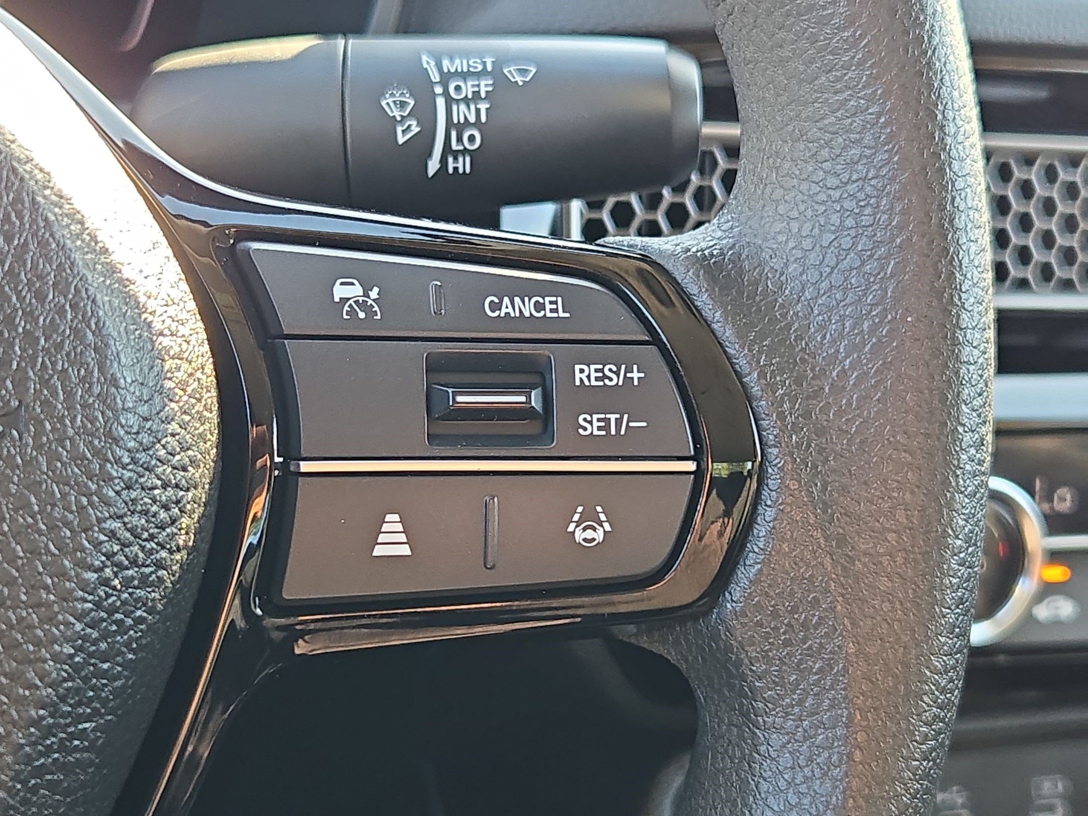 Certified Used 2025 Solar Silver Metallic Honda LX image 17