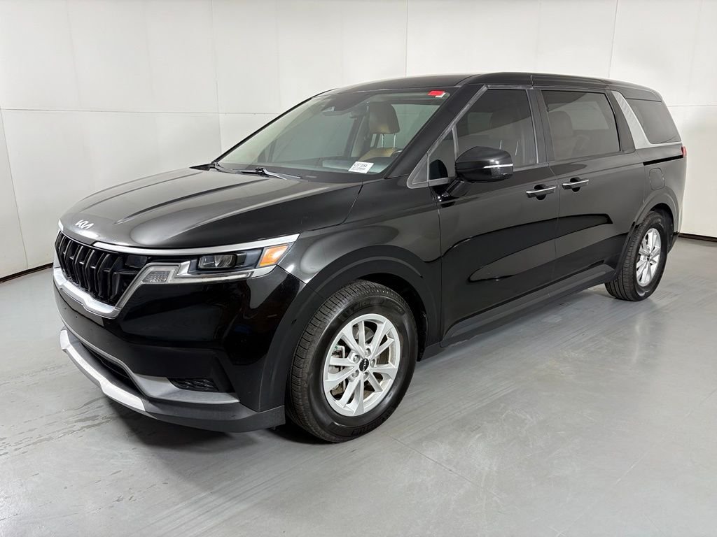 Used 2022 Black Kia LXS image 4