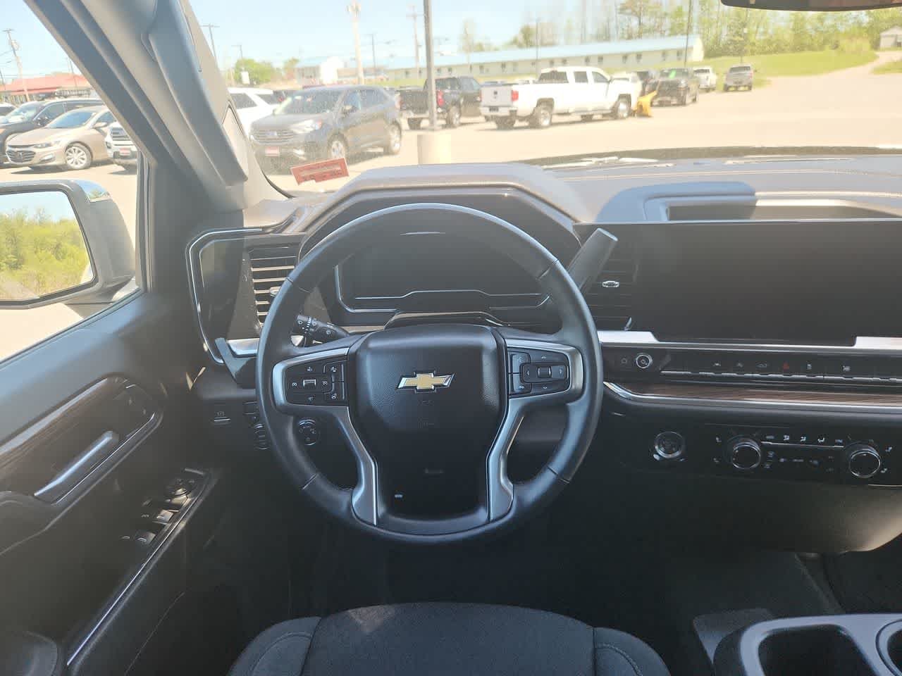 Used 2023 Black Chevrolet LT image 17