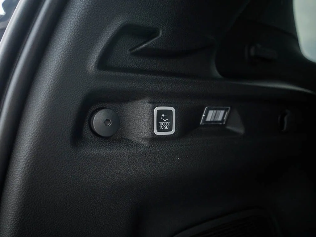 New 2026 Diamond Black Crystal Pearlcoat Jeep  image 9
