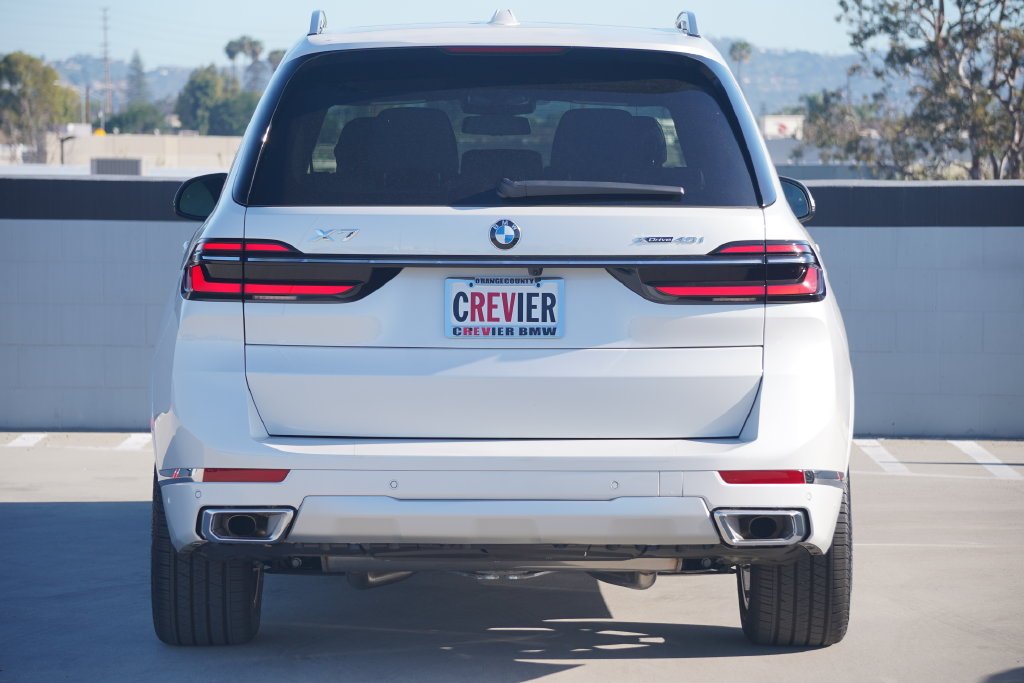 Used 2026 Mineral White Metallic BMW xDrive40i image 6