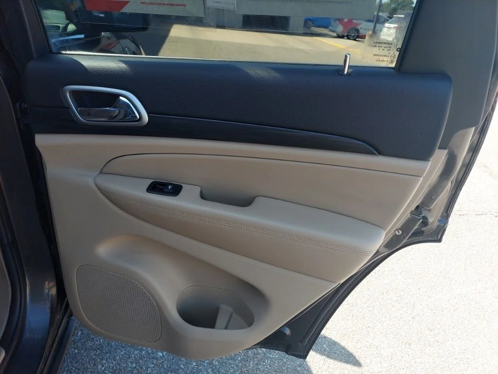 Certified Used 2019 Gray Jeep Laredo E image 34