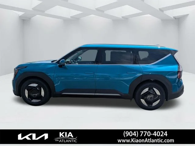 New 2026 Ocean Blue Kia Wind AWD image 6
