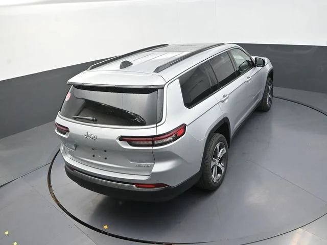 New 2026 Silver Zynith Exterior Paint Jeep Limited image 17