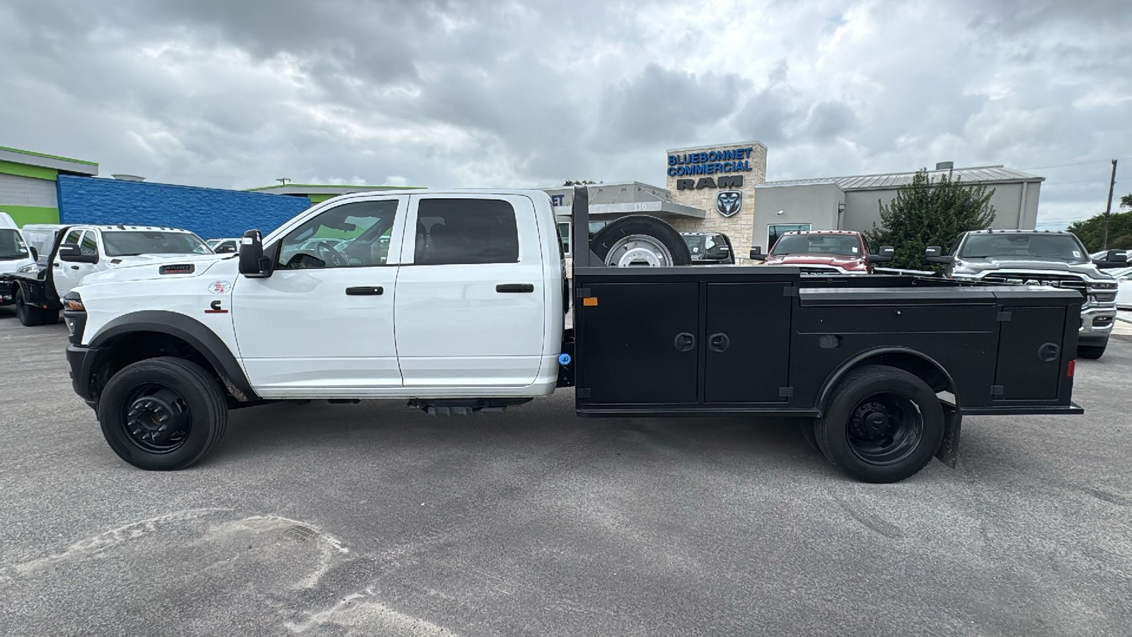 New 2026 Bright White Clear-Coat Exterior Paint RAM Tradesman image 8