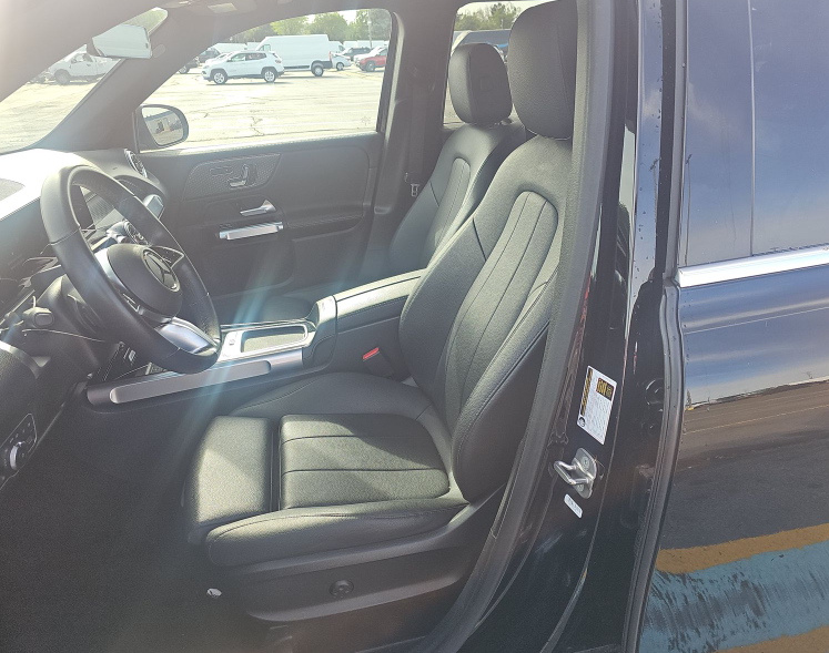 Used 2025 Black Mercedes-Benz GLB 250 image 5