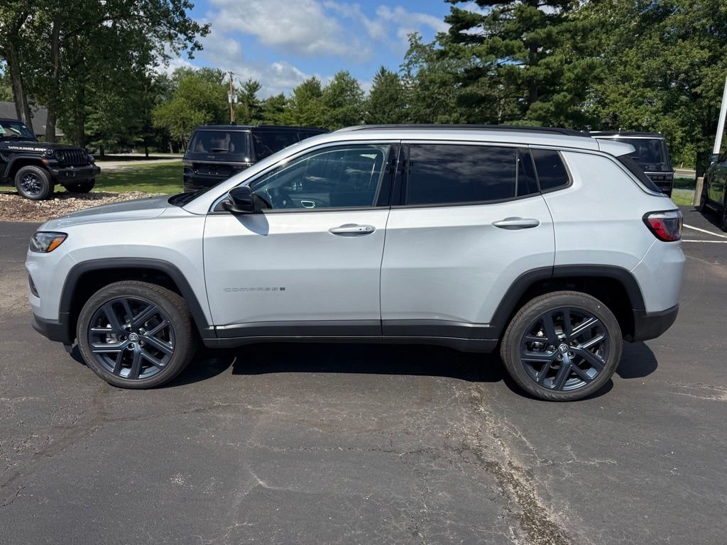 New 2026 Silver Zynith Metallic Clearcoat Jeep  image 7