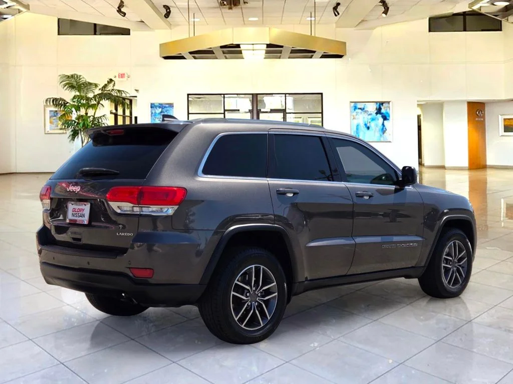Used 2019 Gray Jeep Laredo E image 5
