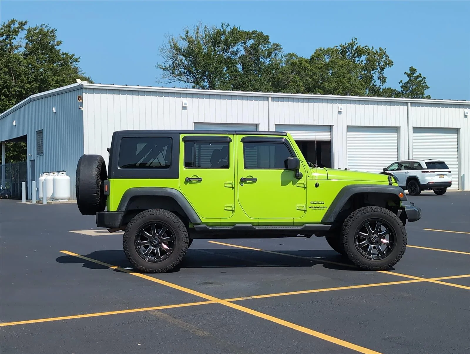 Used 2013 Gecko Pearl Jeep Sport image 7