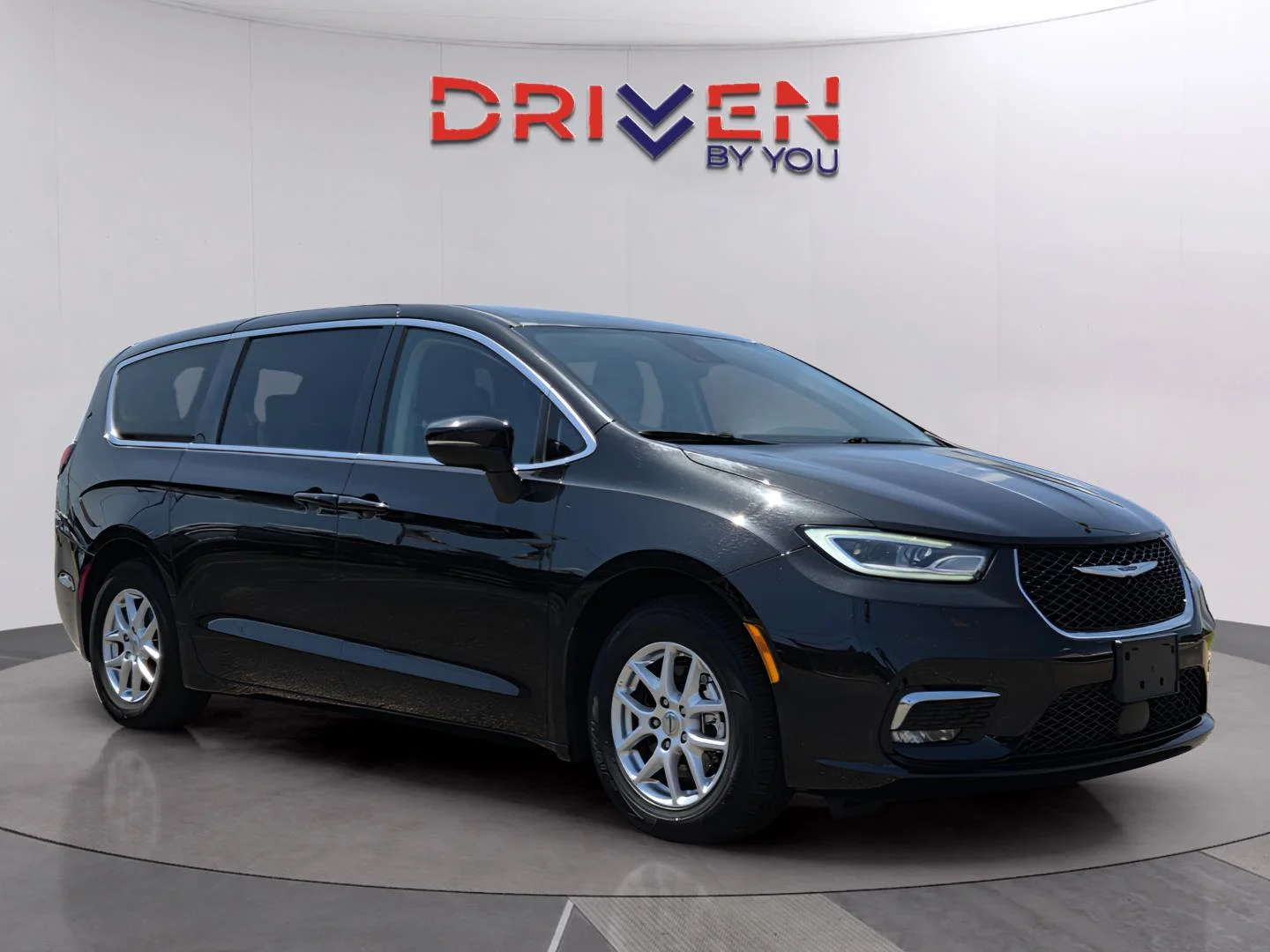 Used 2023 Brilliant Black Crystal Pearlcoat Chrysler Touring L image 7