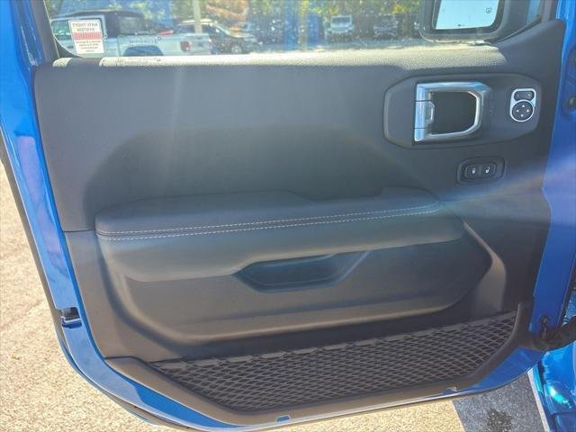 2025 Jeep Wrangler 4-Door Sahara - Photo 37