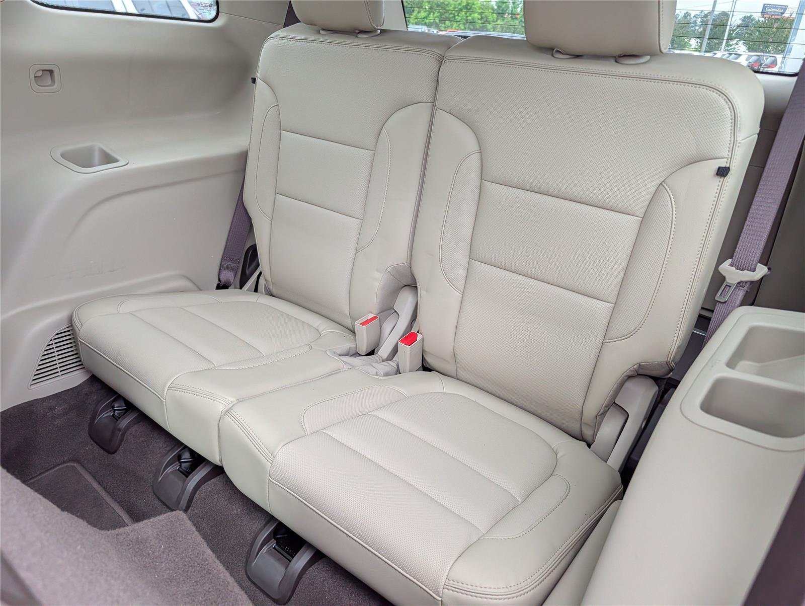 Used 2018 White Frost Tricoat GMC Denali image 35