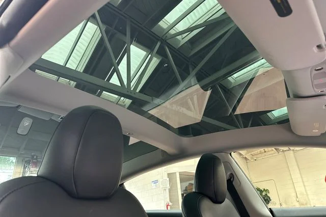 Used 2023  Tesla Base image 21