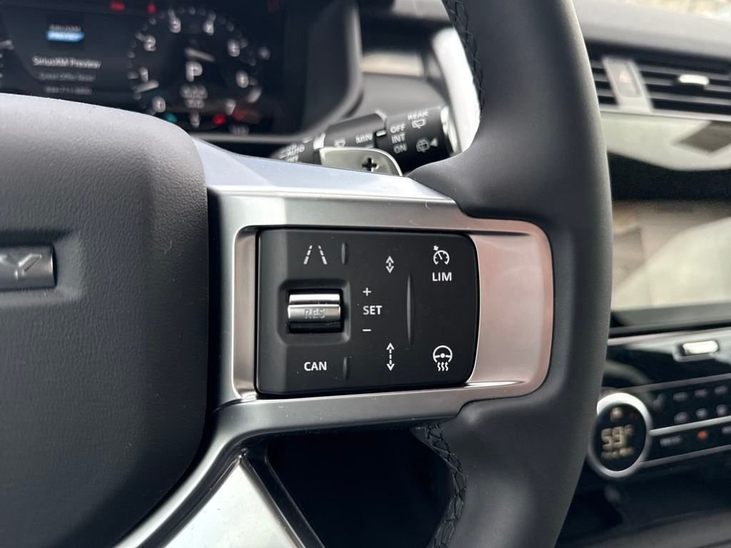 Used 2025 Black Land Rover Dynamic SE image 23