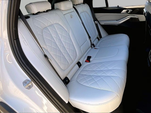 Used 2026 White BMW sDrive40i image 28