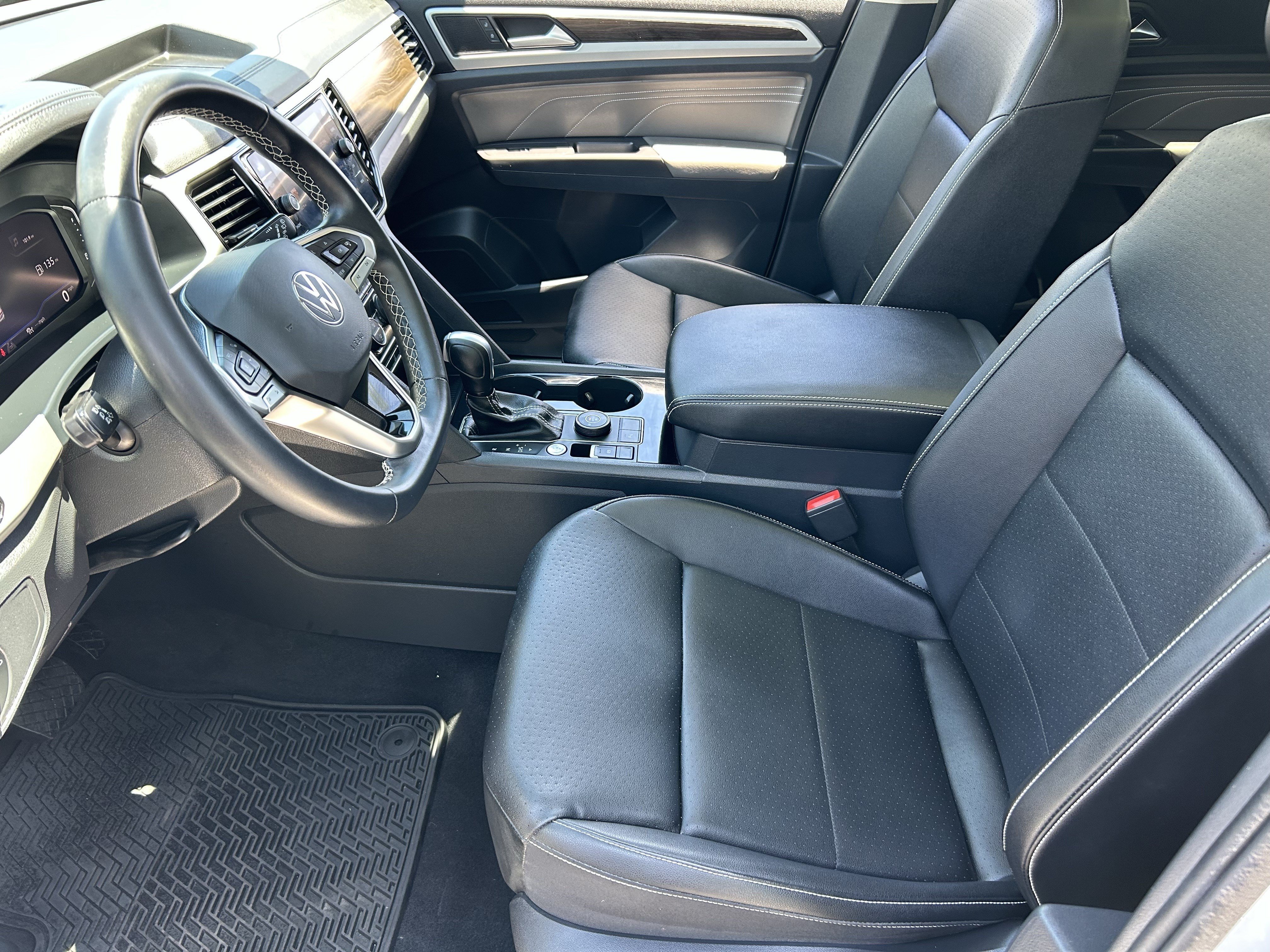 Used 2023 White Volkswagen 3.6L V6 SE w/Technology image 17