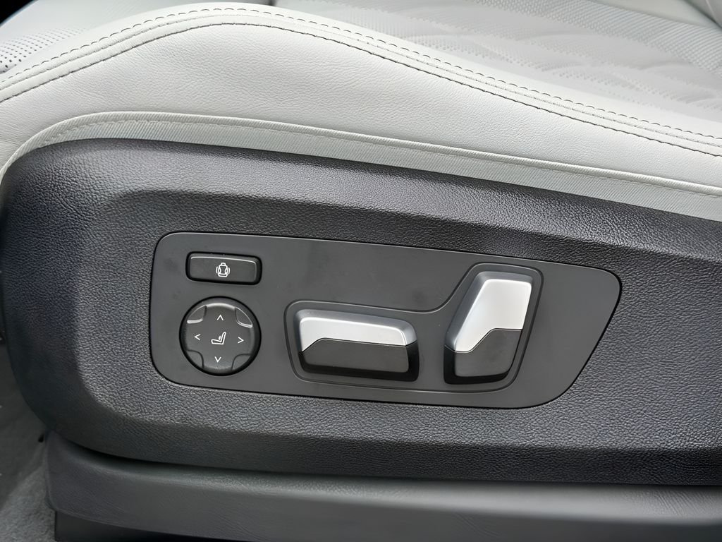 New 2026 Brooklyn Grey Metallic BMW xDrive40i image 12
