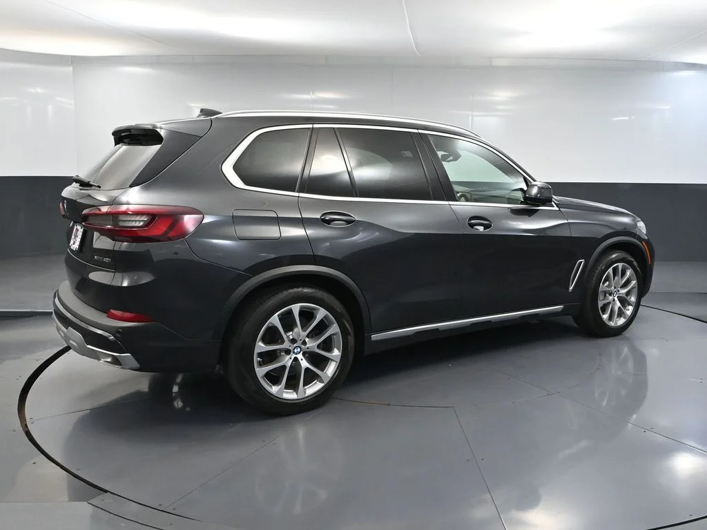 Used 2023 Gray BMW xDrive40i image 6