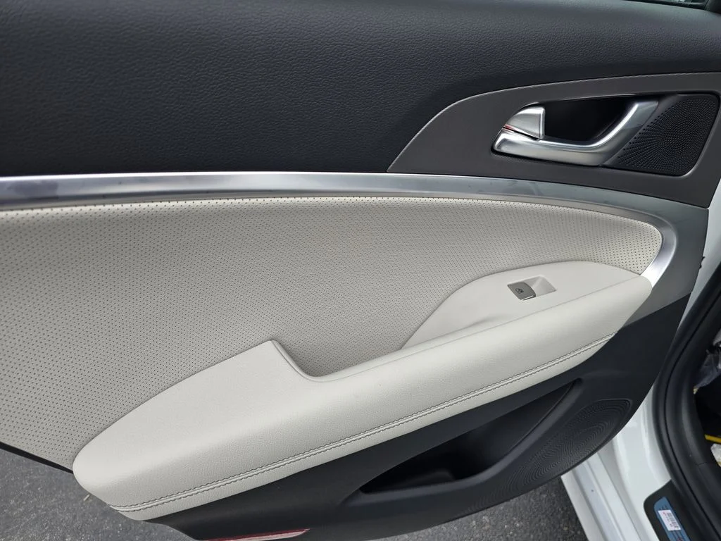 New 2026 Silver Genesis 3.3T Sport Prestige image 13