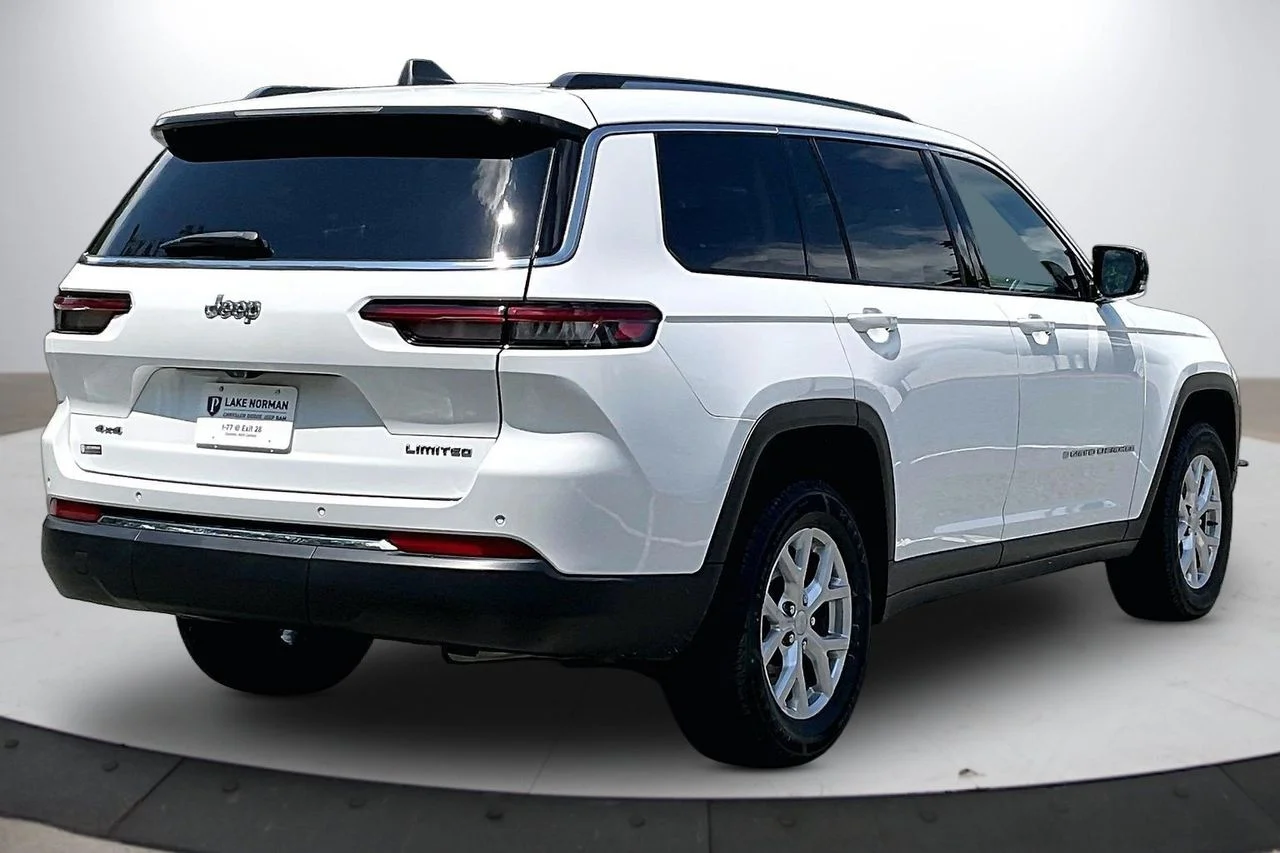 Used 2023 White Jeep Limited image 9