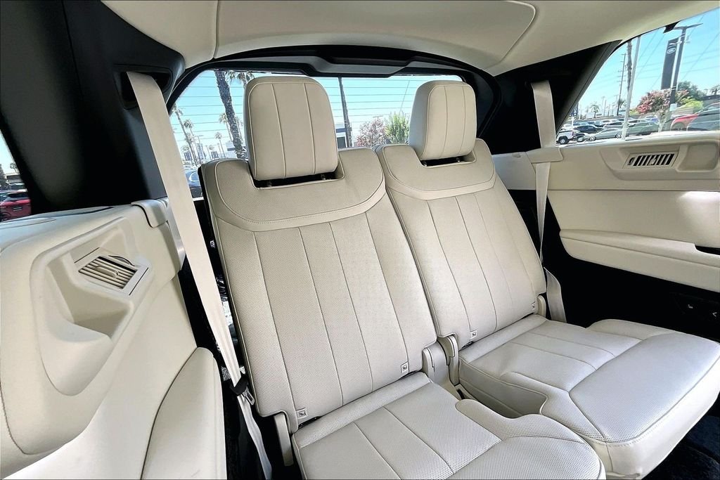 New 2026 BATUMI GOLD Land Rover SE 7 Seats image 11