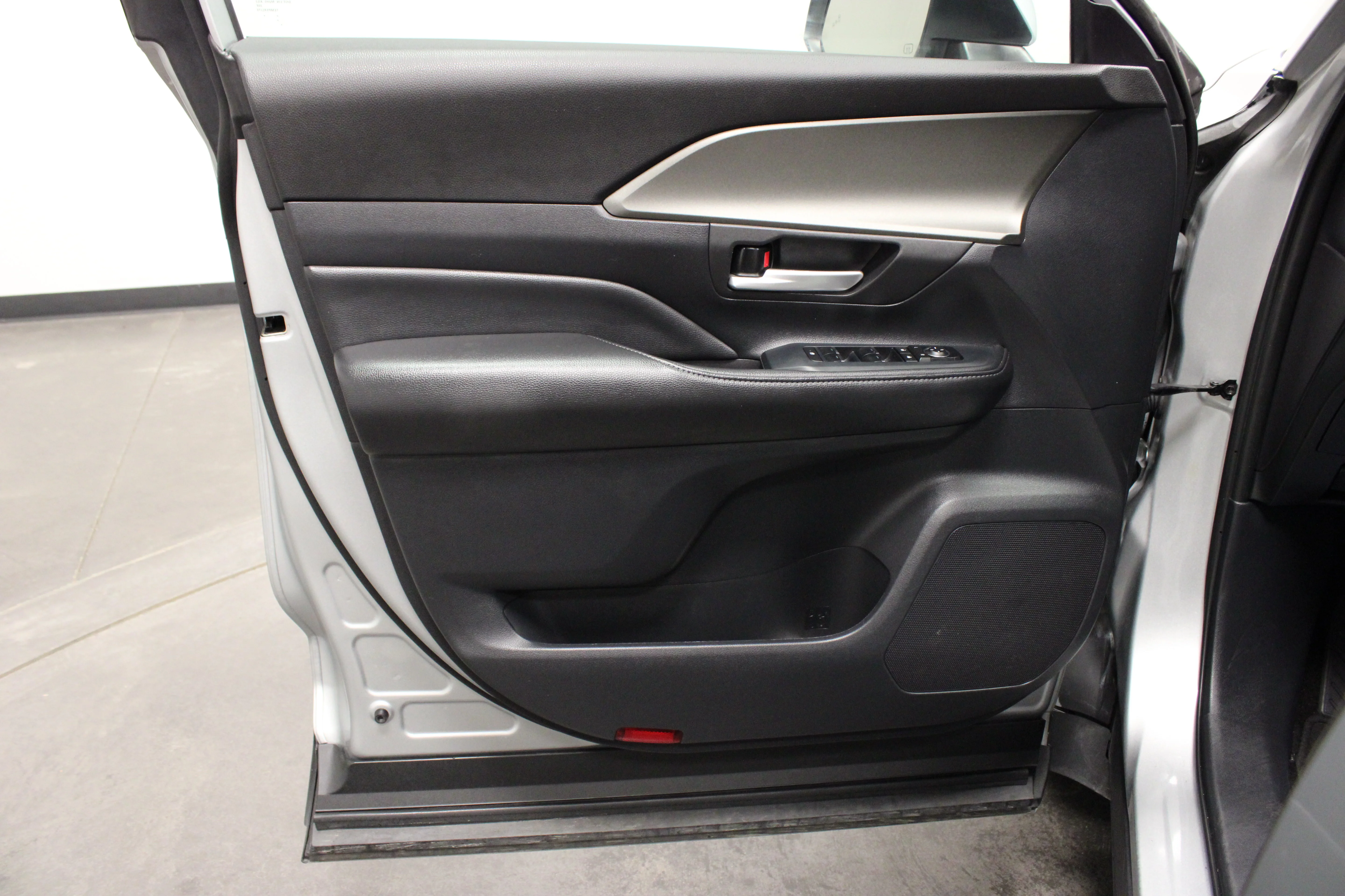Used 2025 Celestial Silver Metallic Toyota XLE image 20