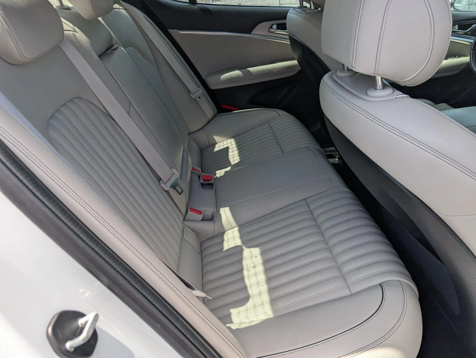 Used 2022 Uyuni White Genesis 3.3T image 37