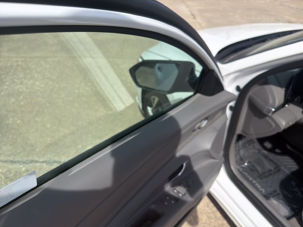 Used 2025 White Hyundai SEL Sport image 11