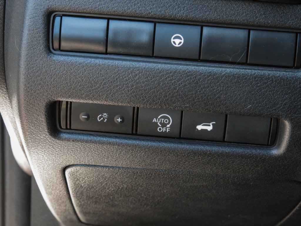 Used 2023 Pearl White Tricoat Nissan SV image 12