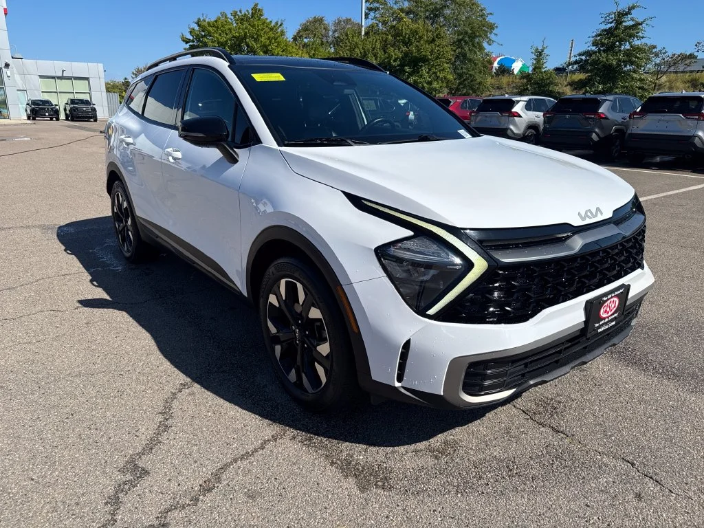 Used 2023 White Kia X-Line image 11