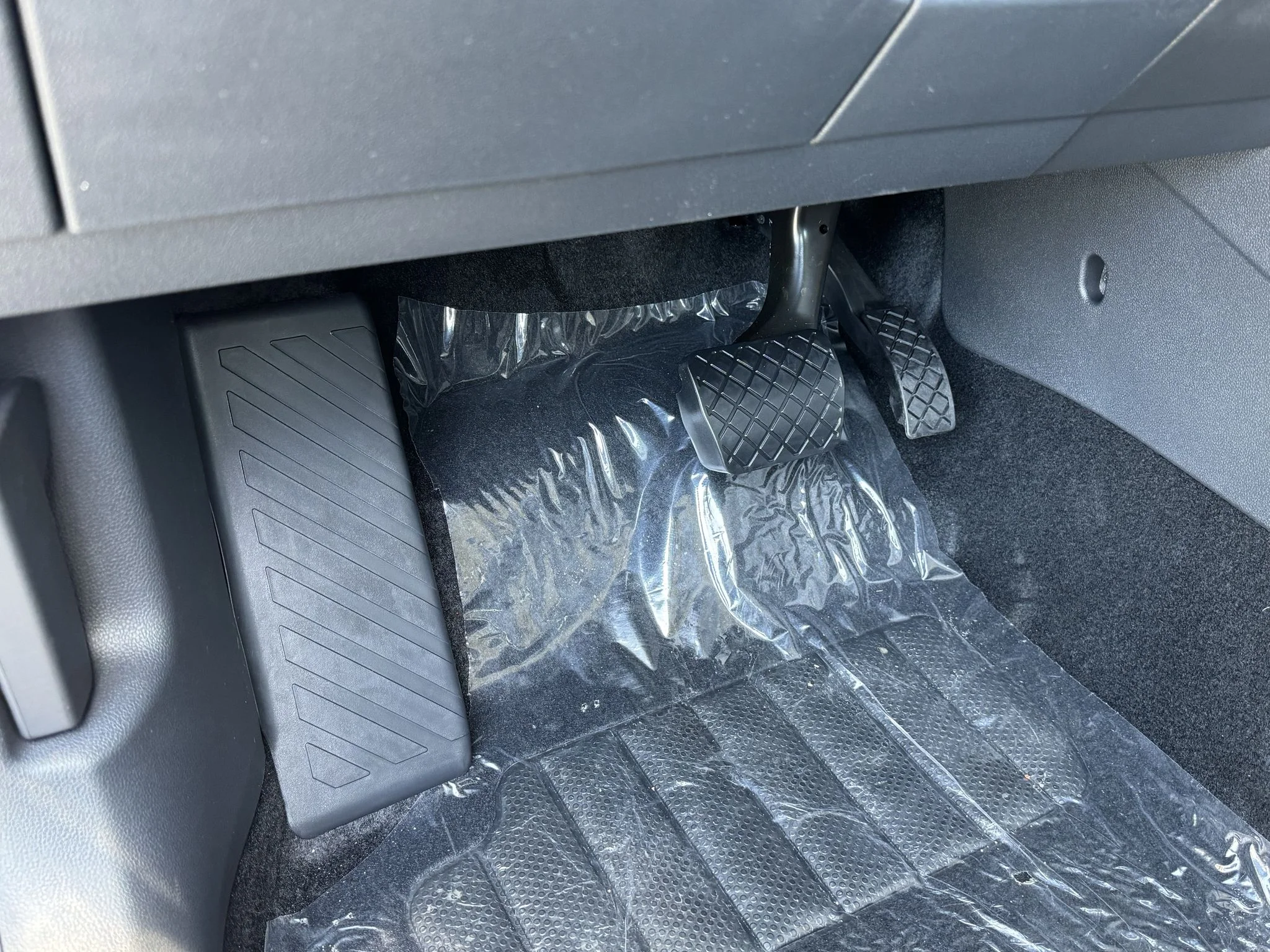 New 2026 Platinum Gray Metallic Volkswagen S image 16