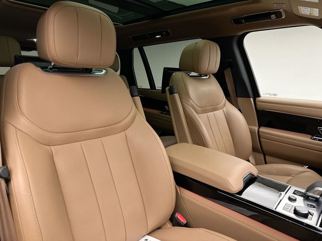 Certified Used 2023 Fuji White Land Rover SE image 18