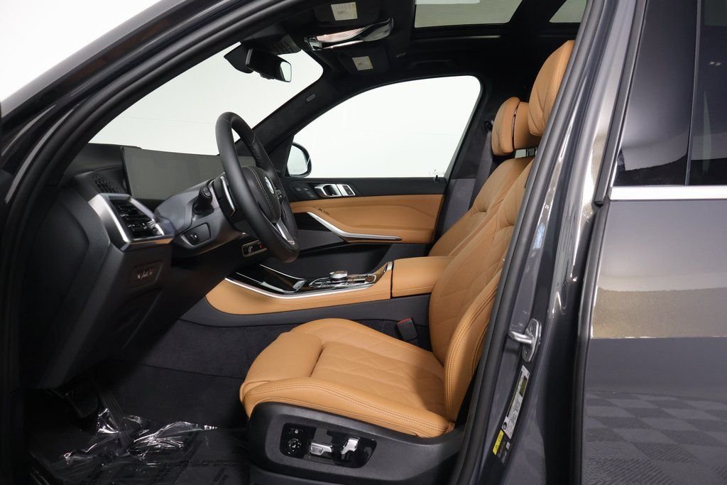 New 2026 Dravit Grey Metallic BMW xDrive50e image 5