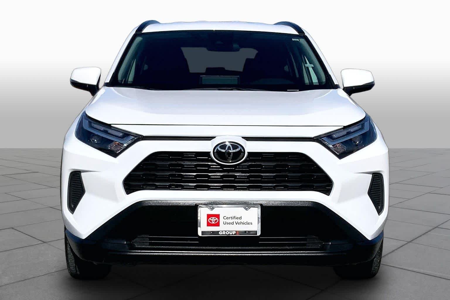 Used 2025 Ice Cap Toyota XLE image 4